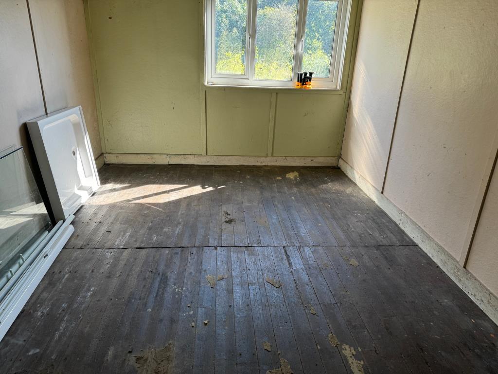 Lot: 150 - SEMI-DETACHED BUNGALOW IN RURAL LOCATION WITH POTENTIAL - Dining room